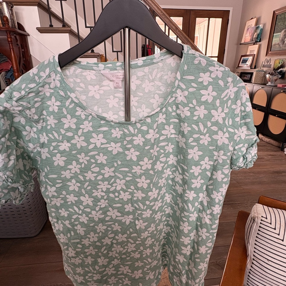LC Lauren Conrad Green Floral Short Sleeve Top